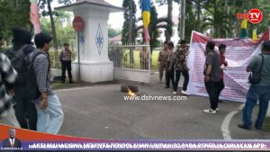 Aliansi Mahasiswa Gelar Aksi Unjuk Rasa Di Kantor Bupati,Dinas Cipta Karya Dan Kejari Deli Serdang