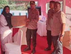 Kapolsek Tanjung Morawa Pantau Posyan Nataru dan Serahkan Bingkisan kepada Petugas