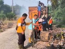 Pasca Laporan Satgas Pol PP Tg.Morawa,Perangkat Pemerintah Desa Bandar Labuhan Lakukan Pembersihan Sampah Liar