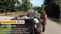 Jumat Bersih,Satgas Pol PP Tanjung Morawa Tangkap Tangan Mobil Pickup dan Betor Pembuang Sampah Liar di Jalan Rotan.